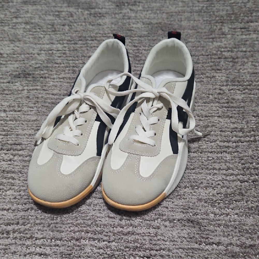 De Florance Stylish Cream and Black Sneakers